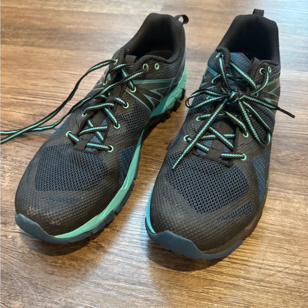 Men’s Merrell Hiking Black and Teal Shoe - Picture 2 of 4